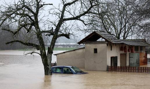 Zbog obilnih kiša i vjetra, na teren izašlo 138 vatrogasaca