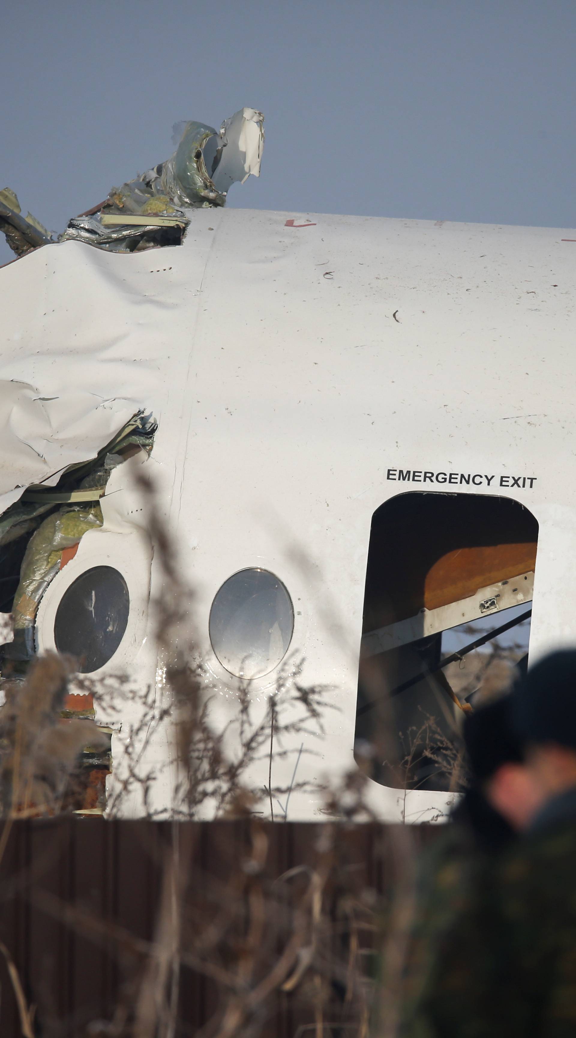 Avion s 98 putnika zabio se u zgradu, najmanje 15 mrtvih