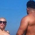 Ponosno pokazuje mi&scaron;i&cacute;e: Ervin Mujakovi&cacute; iz Big Brothera u&zcaron;iva sa svojom djevojkom na pla&zcaron;i...