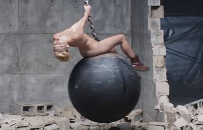 Miley se kaje: 'Uvijek ću biti cura koja se gola njiše na kugli'