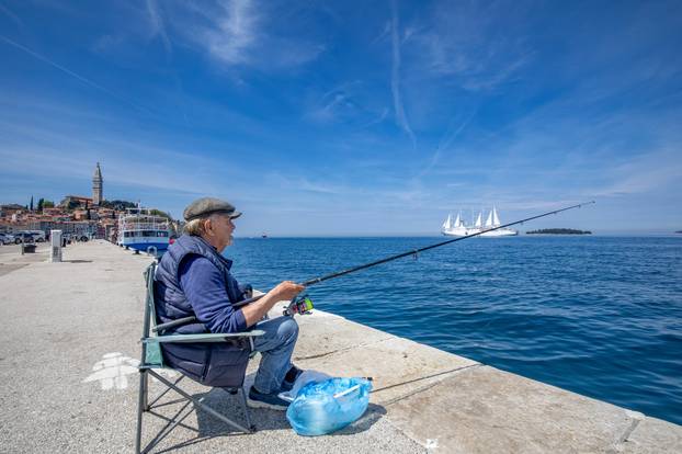 Ispred Rovinja usidrio se Wind Surf, jedan od najvećih jedrenjaka za krstarenje