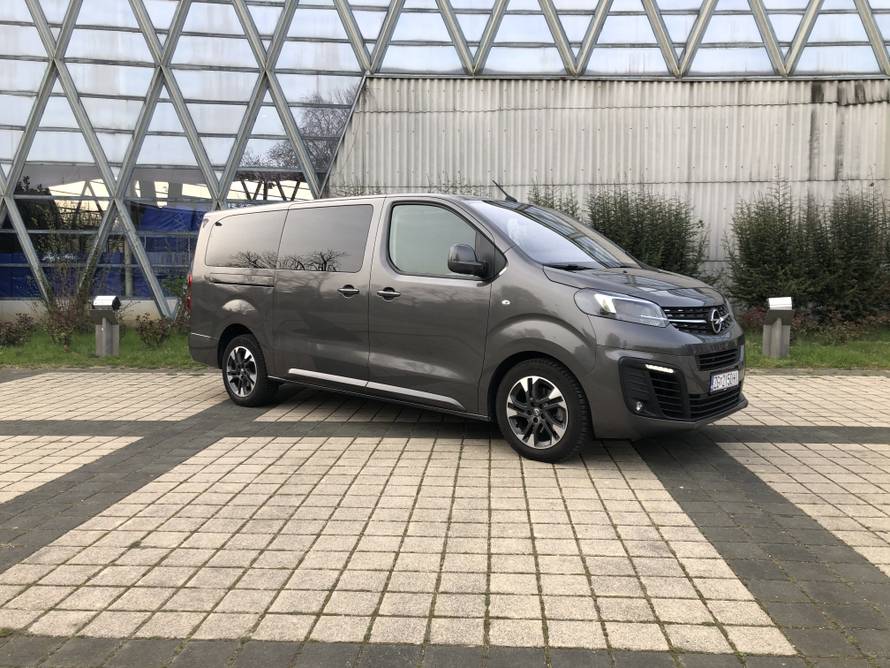 Testirali smo Zafiru koja je sada kombi, ali bolja  nego ikad