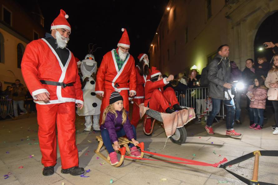 Advent u Zadru: Veseli Djedovi Božićnjaci protrčali su gradom