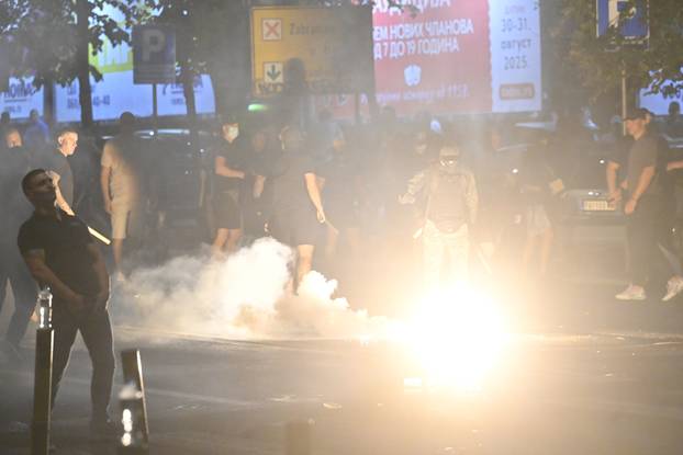 Beograd: Sukob građana i studenata s policijom tijekom prosvijeda