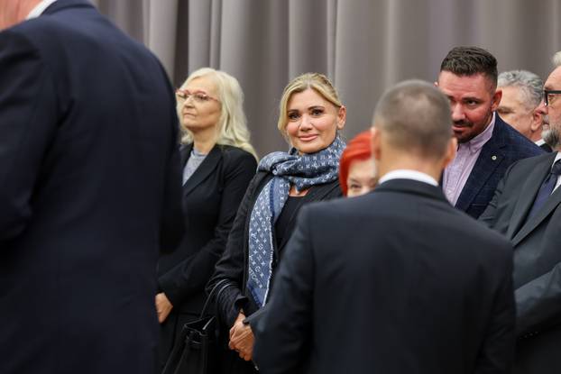Zagreb: Zoran Milanović uručio odlikovanja i priznanja zaslužnim pojedincima i organizacijama iz područja kulture, znanosti, sporta i gospodarstva