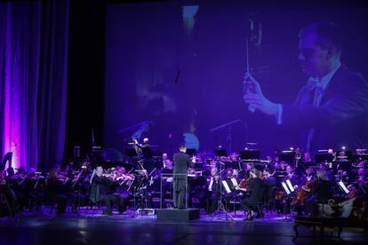 Koncert Zagrebačke filharmonije i Dan Browna "Divlja simfonija u HNK"