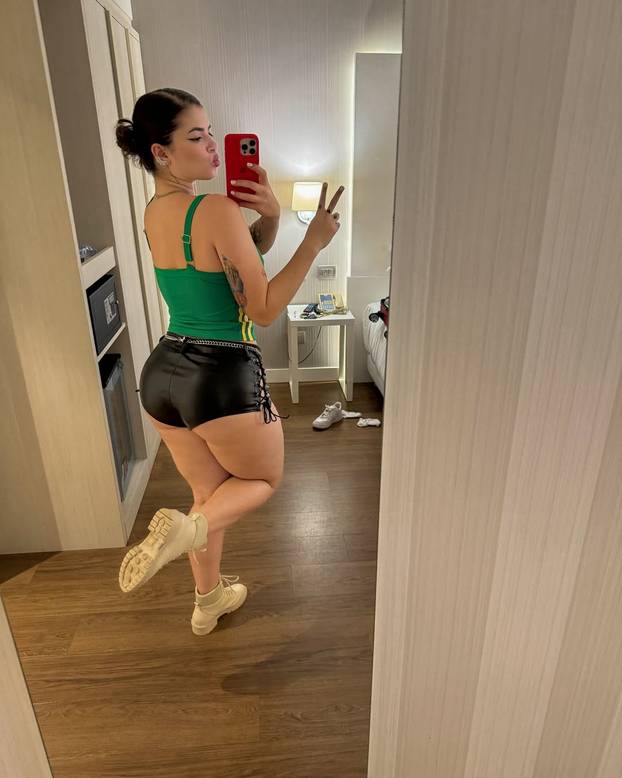 FOTO Bujna Brazilka zakukala: 'Imam mišiće i obline, to je idealno, ali dečki me se boje!'