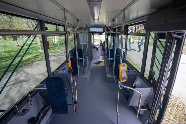 Zagreb: Tomislav Tomašević i suradnici predstavili prvi električni autobus namijenjen za javni prijevoz