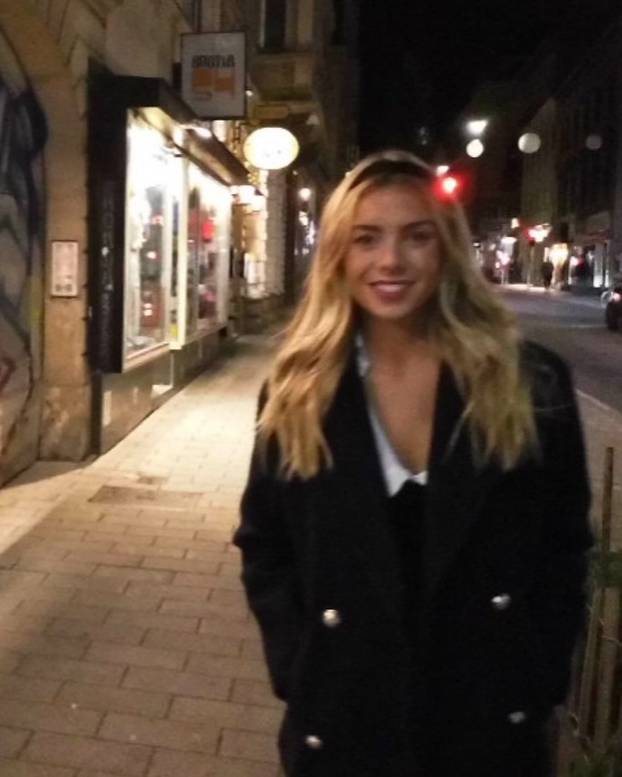 FOTO Hajdukovac kleknuo pred Amerikanku, sad napušta klub. 'Ti si odgovor na moje molitve'