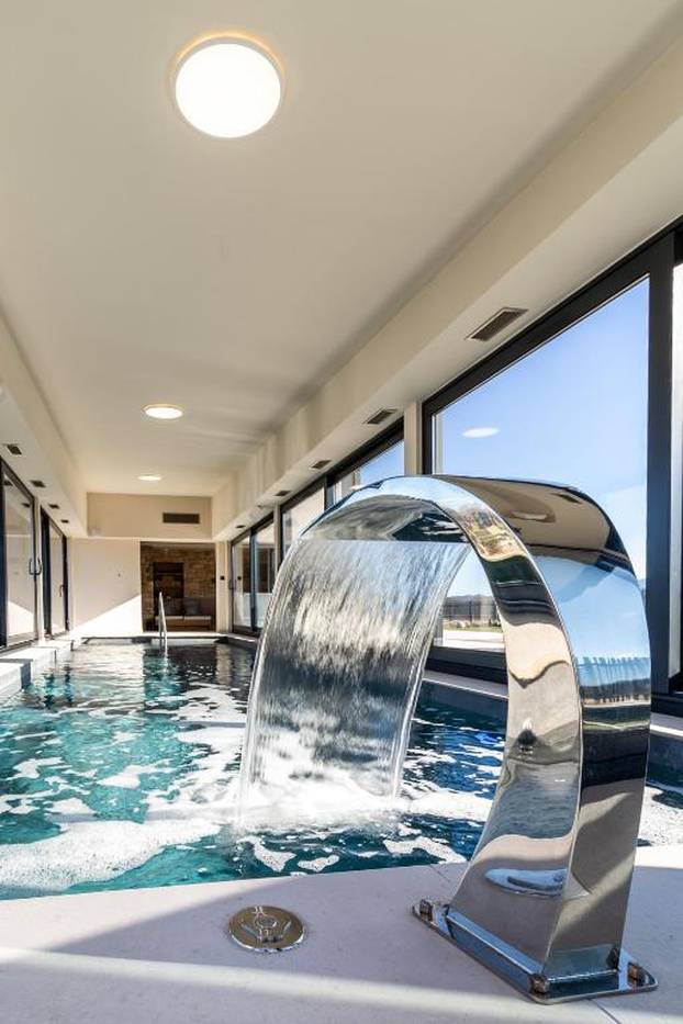 FOTO Ovako izgleda vila bivšeg potpredsjednika HDZ-a. Noćenje 1100 eura, ima bazen, saunu...