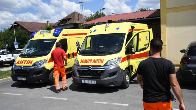 Bjelovarski vozači Hitne pomoći upalili sirene u znak podrške kolegi