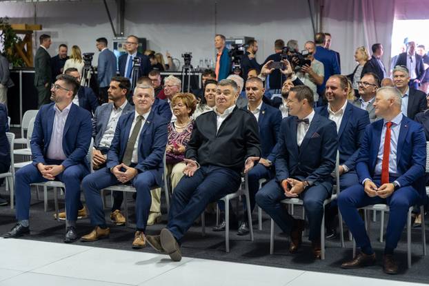 Otvoren 17. Internacionalni sajam pršuta u Tinjanu