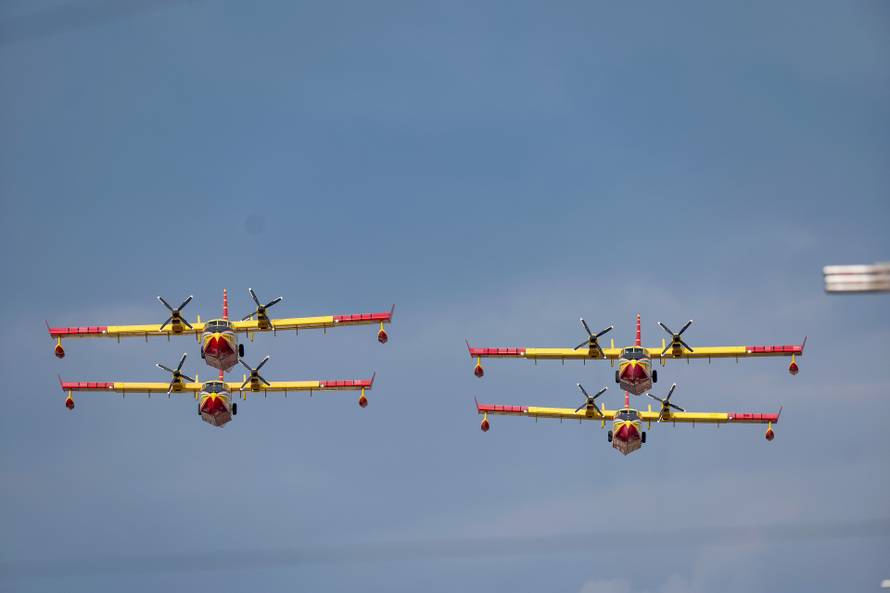 Zagreb: Prelet helikoptera i zrakoplova  tijekom svečanog obilježavanja 30. obljetnice VRO Oluja