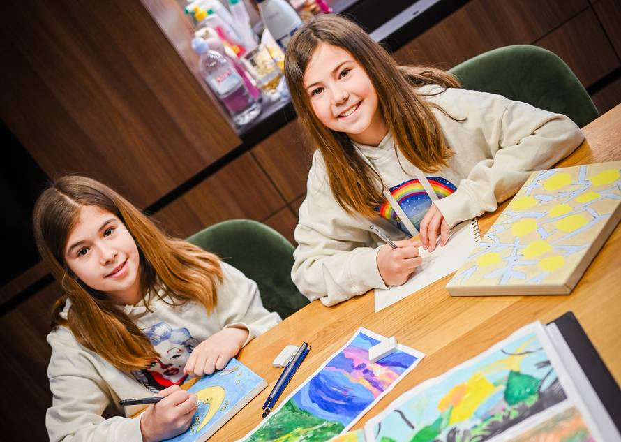 Franka (9) i Nika (11) redovito šalju svoje crteže u redakciju 24sata: Crtaju bolje od profića!