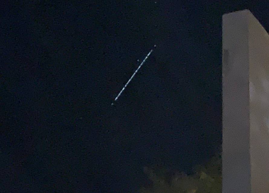 Hrvate začudio prizor na nebu: Zašto Muskovi sateliti izgledaju kao crte i kako ih možete pratiti