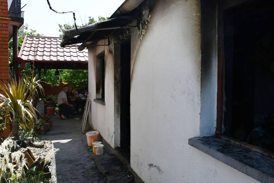 Tragedija u Sl. Brodu: U požaru kuće poginula jedva pokretna starica, sumnja se na opušak