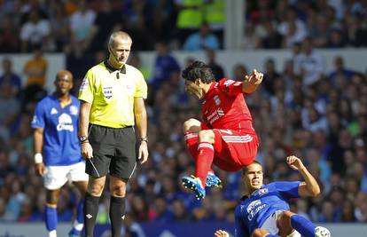 Sudac zakinuo Everton: Caroll i Suarez za pobjedu Liverpoola