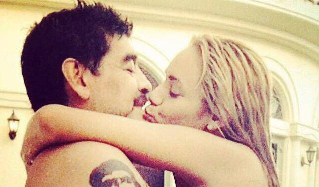 Maradona zaplakao od sreće: Zaprosio 28-godišnju djevojku