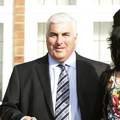 Otac Amy Winehouse tuži njenu ljubavnicu i stilisticu za krađu