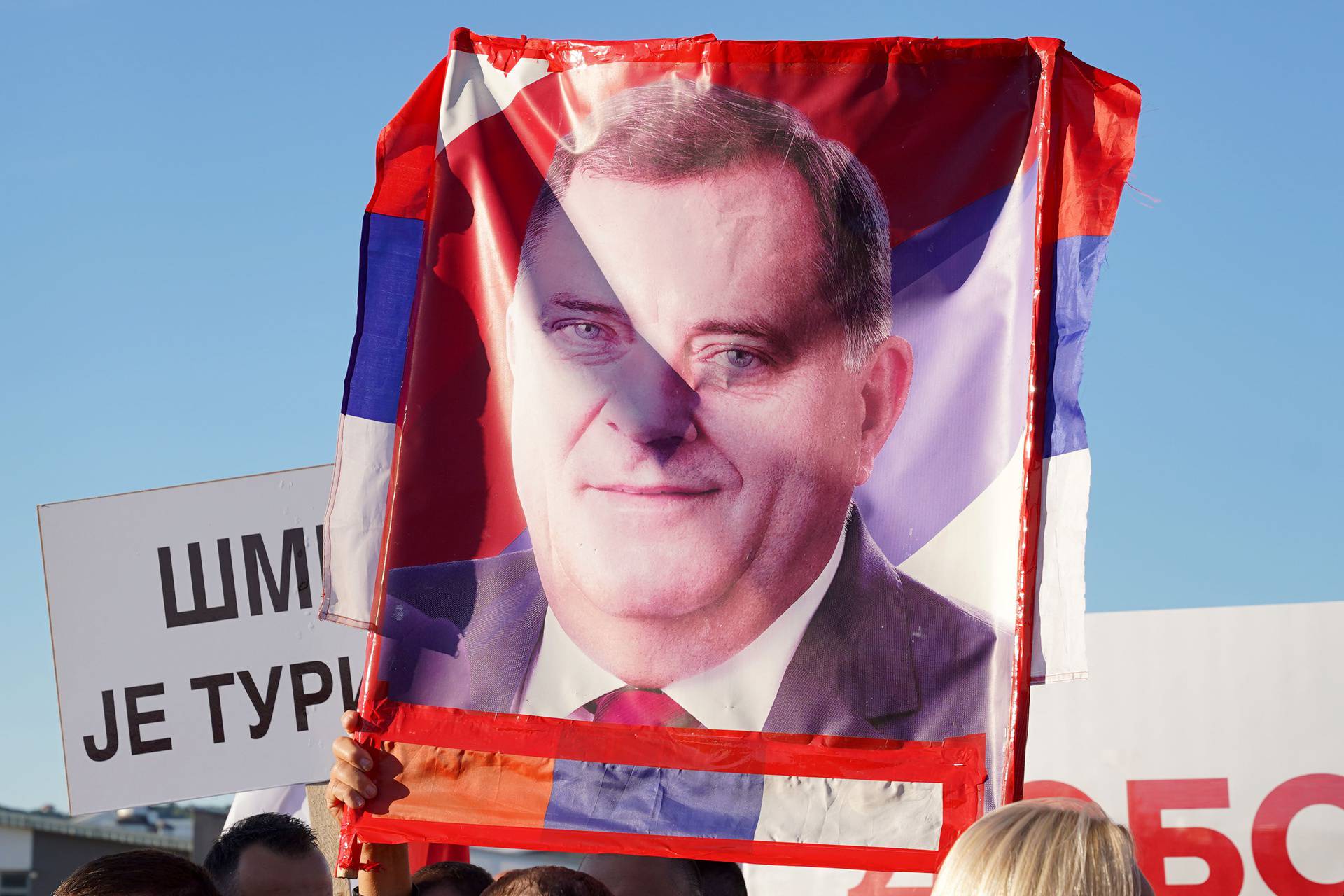 Doboj: Prosvjed podrške Miloradu Dodiku 