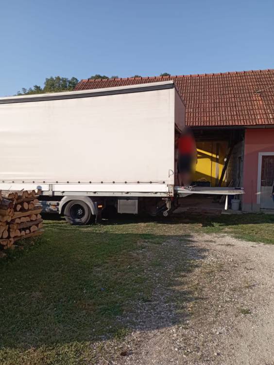 Zagrebačka policija u kamionu pronašla preko pet tona duhana