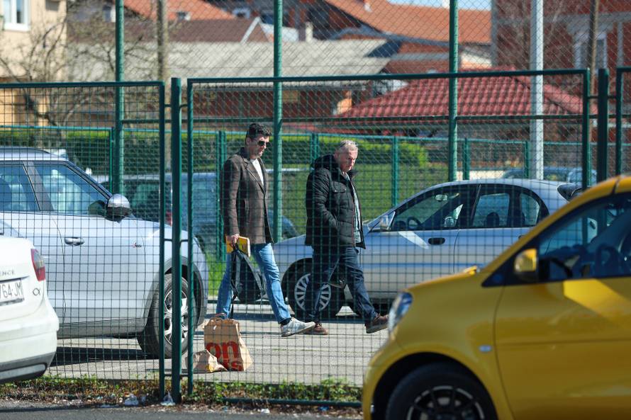 Zagreb: Policijski očevid u Dubravi gdje je jutros došlo do pucnjave