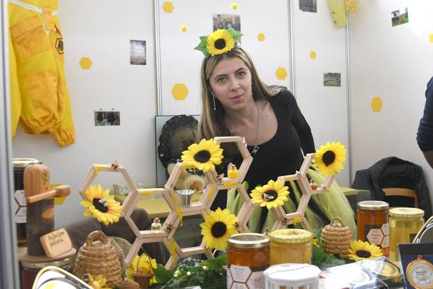 Grubišno Polje: Otvoren dvodnevni 19. Gospodarski sajam sira, meda i vrganja