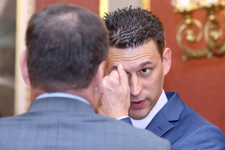 Petrov želi da se smire tenzije: "Znaju li oni s čime se igraju?"