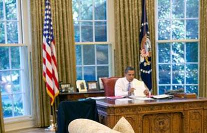 'Špijun' se šuljao iza kauča pa gledao Obamu na poslu