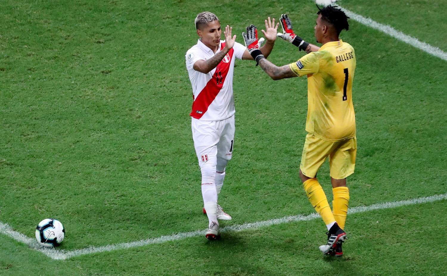 Suárez tragičar Urugvaja: Peru senzacionalni polufinalist Cope