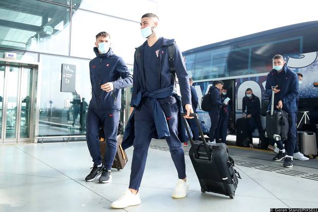 Vatreni otišli na Maltu: Tražile se fotke s Kramom i Livijem