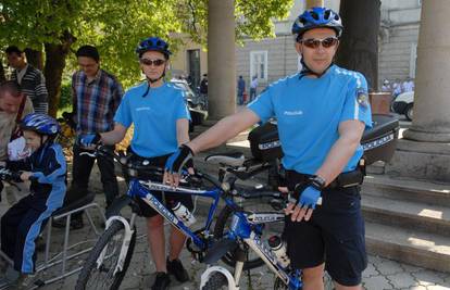Pazi gdje parkiraš: Policija na biciklu stigla u Karlovac