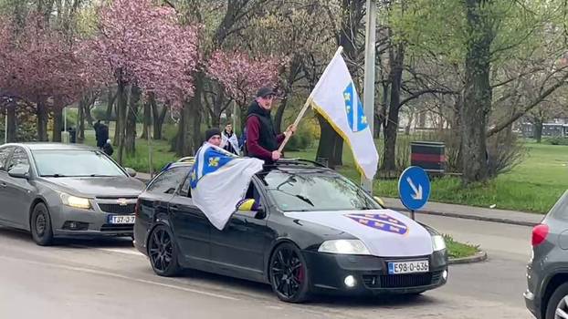 VIDEO 24SATA U ZENICI Dresove, zastave nude ispod cijene, stigla i Dubioza: 'Take me to America'