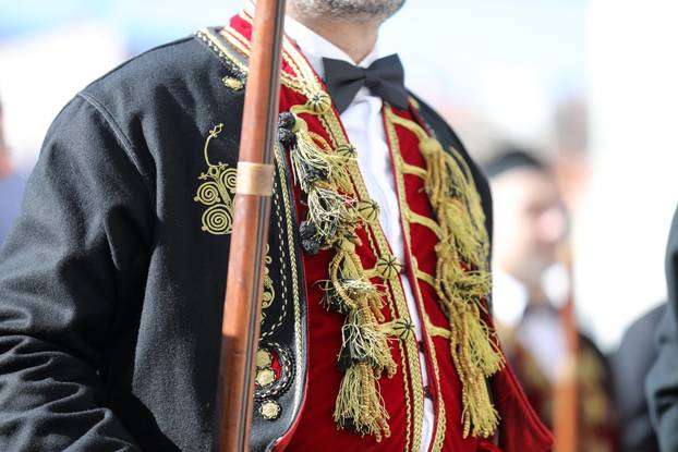 Pula: Mimohod Bokeljske mornarice u Puli