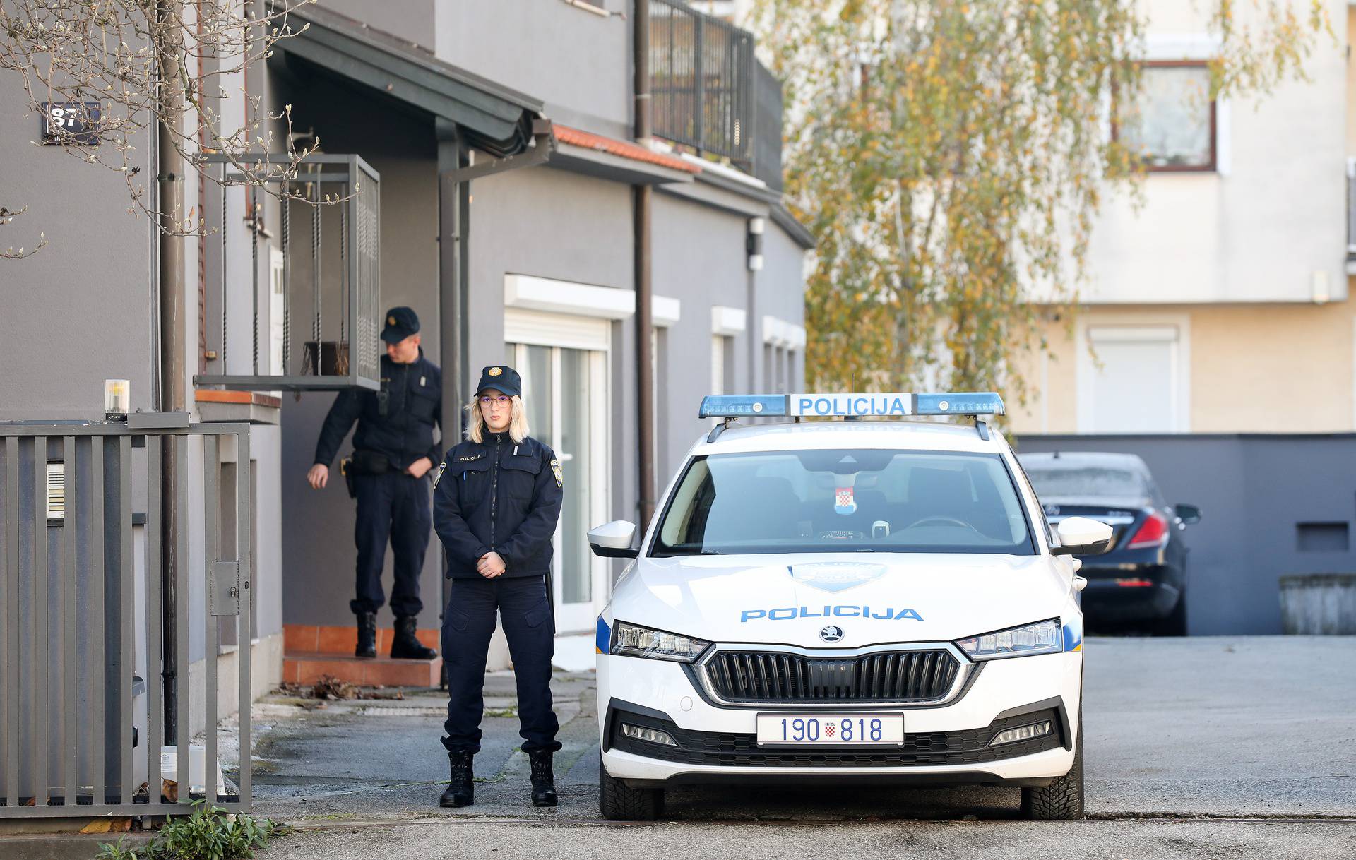 Zagreb: Policija je i dalje pred kućom u kojoj su jučer bile dvije eksplozije