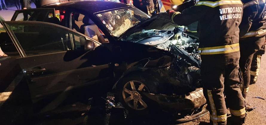 Pijan zaustavio auto u desnoj traci pa Seat naletio na njega: Teško ozlijeđena djevojka (20)