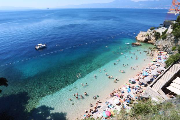 Rijeka: Kupači na gradskoj plaži Sablićevo