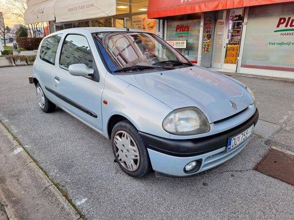 'Prodajem Clio. Vozio ga je Ivica Račan. Može i zamjena za udio u Varteksu ili podvodnu pušku!'