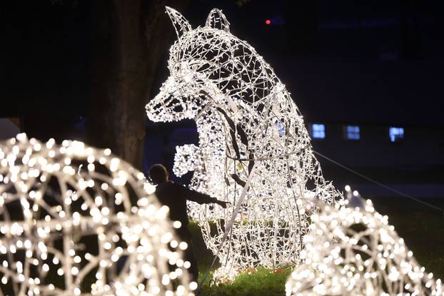 U dvorcu Trakošćan otvorena je izložba svjetlosnih skulptura "Dvorac svjetla"