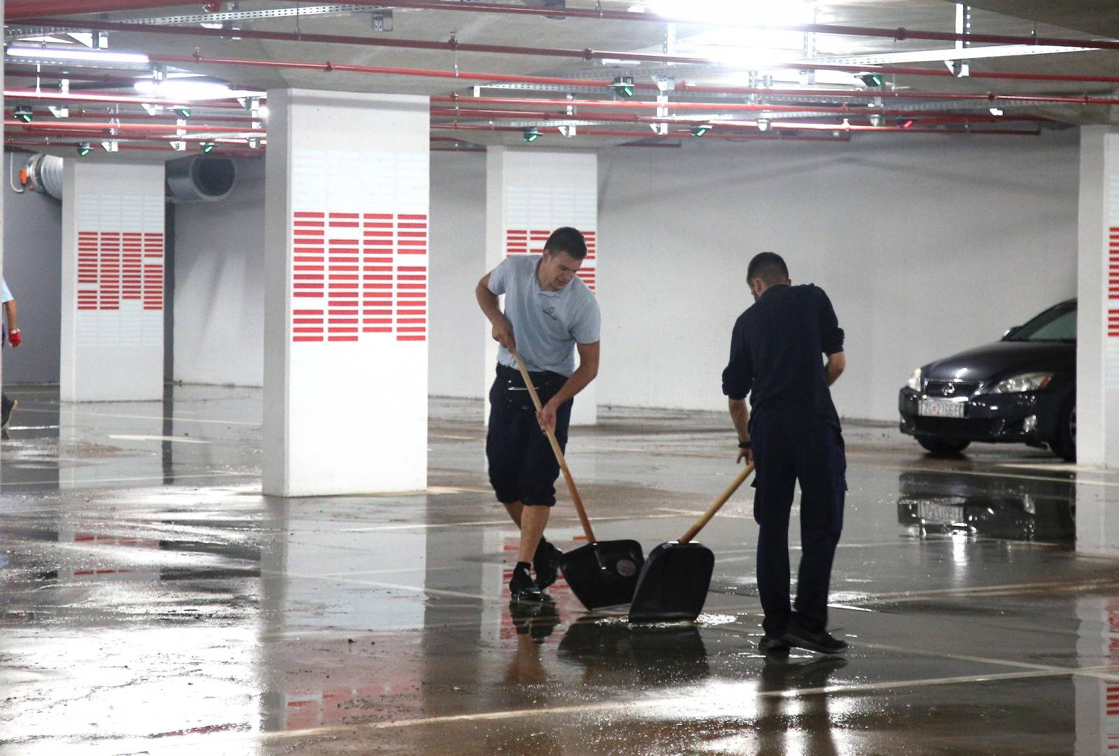 Šibenik: Nakon pljuska poplavljena je javna garaža