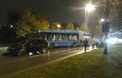 U sudaru ZET-ovog autobusa i dva auta nije bilo ozlijeđenih 