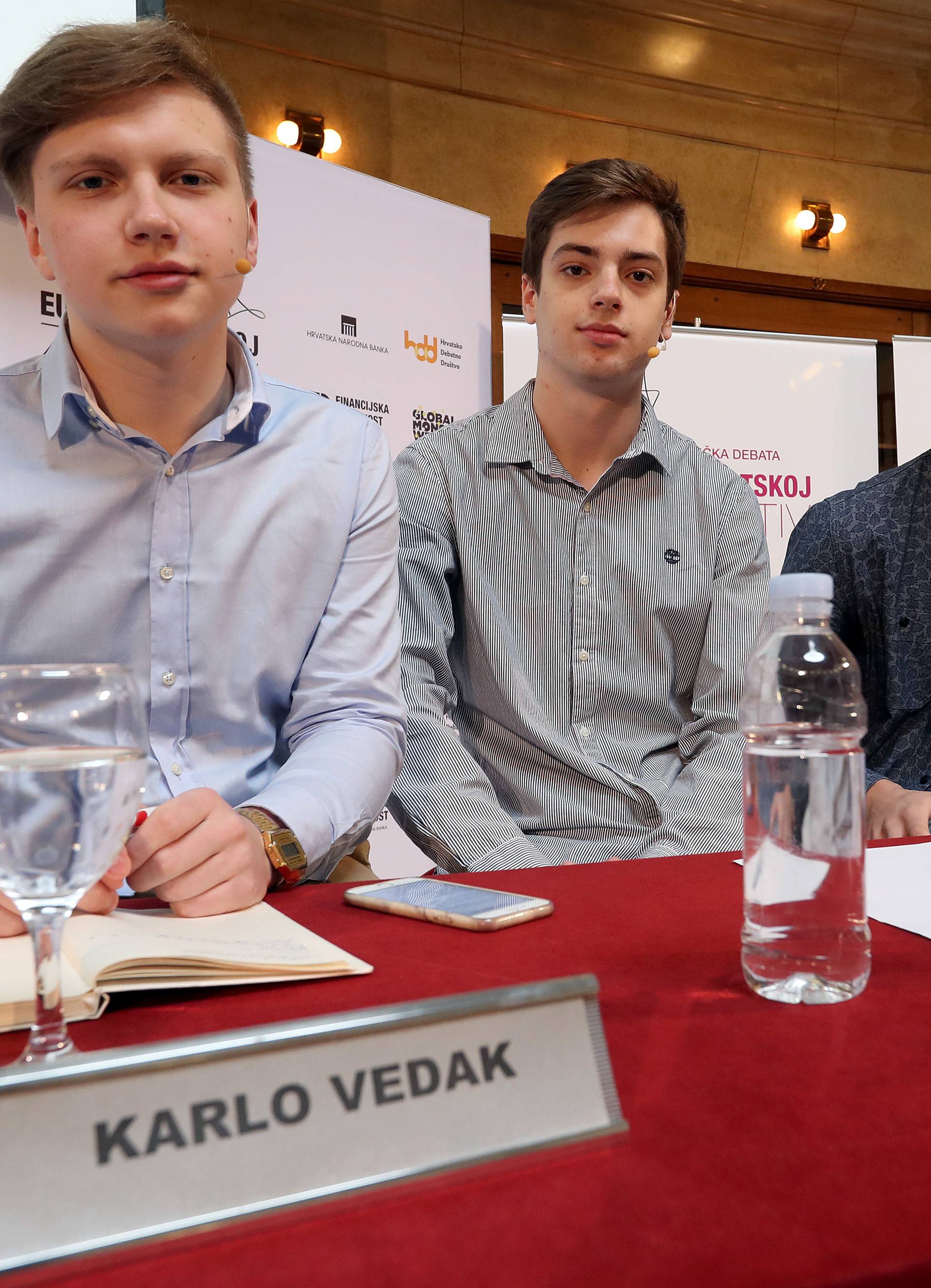 Debata u HNB-u: Srednjoškolci raspravljali o uvođenju Eura