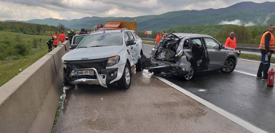 Strava na autocesti: Motorista Mercedes odbacio preko ograde