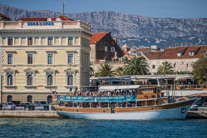 Danas i do 38°C! Turisti guštaju u Splitu. Ali uskoro stiže velika promjena i kraj toplinskog vala!