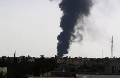 Libija tone u rat: 'Sablasno je gledati plamen koji se izdiže'