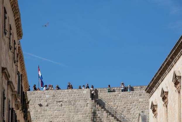 Dubrovnik: Lijepo i toplo vrijeme još uvijek grije turiste na jugu Hrvatske