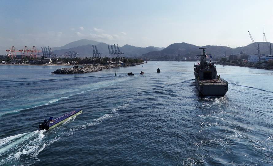 Mexico navy seizes a semisubmersible craft with about four tons of cocaine, in Manzanillo