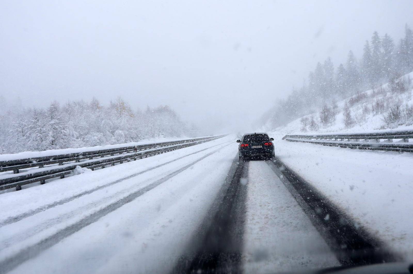 Jak snijeg na autocesti Rijeka - Zagreb