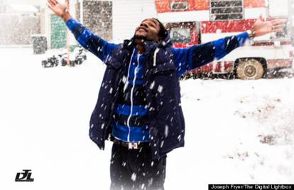 Oduševio se kao dijete: Mladić iz Nigerije prvi put vidio snijeg