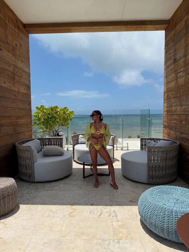 FOTO Simone Biles: Pogledajte mi grudi prije i poslije operacije